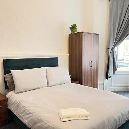 Original One Bedroom Apartment Next To Winter Gardens With Free On-Site Parking, Blackpool Esterno foto