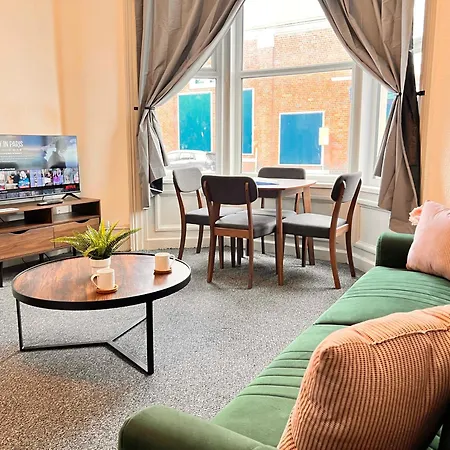 Original One Bedroom Apartment Next To Winter Gardens With Free On-Site Parking, Blackpool Esterno foto
