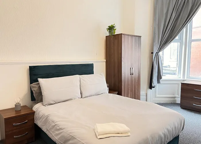 Original One Bedroom Apartment Next To Winter Gardens With Free On-Site Parking, Blackpool